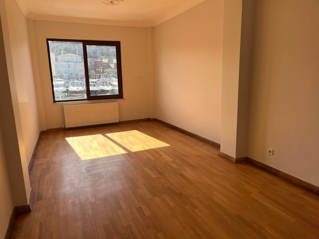 TARABYA'DA ÇOK BAKIMLI 2+1 KIRALIK YOL YALISI