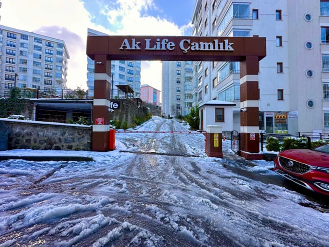 AKLİFE ÇAMLIK SİTESİNDE DENİZ MANZARALI SATILIK 3+1 DAİRE