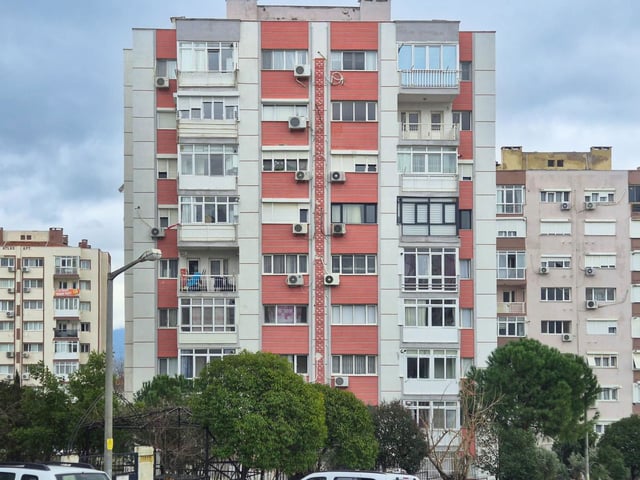 IZMIR BORNOVA EVKA-4 MAHALLESINDE 2+1 SATILIK ARA KAT DAIRE