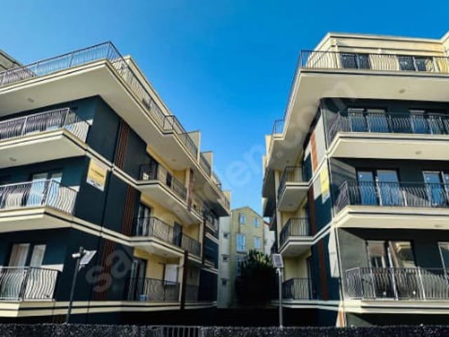 RE/MAX DREAM FARKIYLA  İZMİT YENİŞEHİR BÖLGESİNDE SERVİS VE TRAMVAYA YAKIN KONUMLU EŞYALI 1+1 DAİRE
