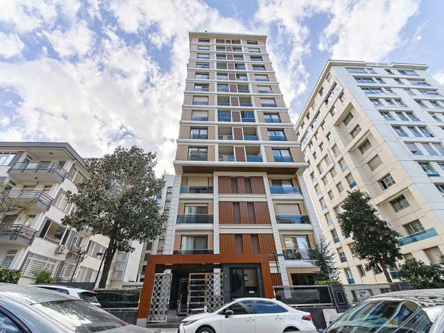 HAMİYET YÜCESES SOKAK'TA HAVUZLU GÜVENLİKLİ (3+1) SATILIK DAİRE