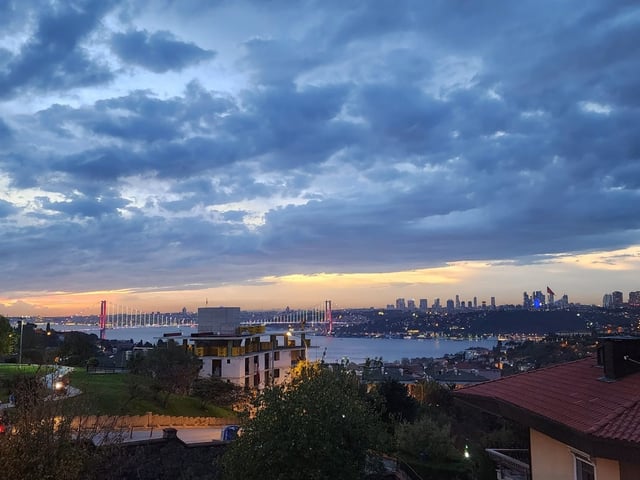 ÇENGELKÖY HANE EVLERİNDE MUHTEŞEM BOĞAZ MANZARALI ÇATI DUBLEKSİ