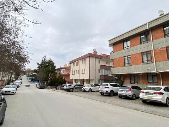İLKER NACİ ÇAKIR MAH. 1. KATTA SATILIK 3+1 DAİRE