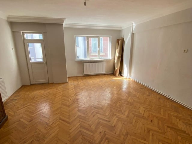 ESKİŞEHİR ÖMERAĞA DA GAZİ İLKOKULUNA BİTİŞİK ARA KAT 3+1 SATILIK DAİRE