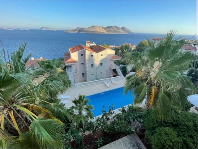 ANTALYA KAŞ YARIMADA SATILIK MEIS ADASI MANZARALI BAHÇE DUBLEKS
