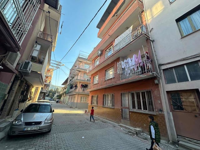 BORNOVA ALTINDAĞ BIRLIK MAH. | KAT MÜLKIYETLI | CADDEYE 100M | 2+1 70M²