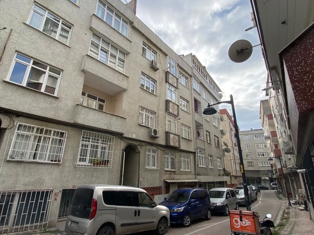 ZEYTİNBURNU TELSİZ MAHALLESİN'DE  SATILIK  2+1 ARA KAT DAIRE