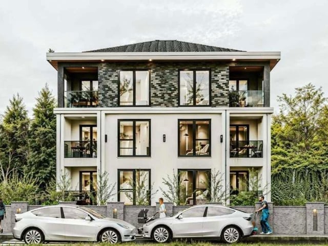 REMAX SOFT'TAN ARİFİYE NEVİYE MAHALLESİNDE KÖŞE KONUM 2+1 DAİRE