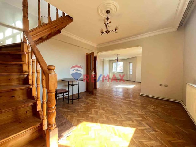 REMAX LAND' TEN GAZI OSMAN PAŞA MAH.'DE SATILIK 4+1 DAIRE