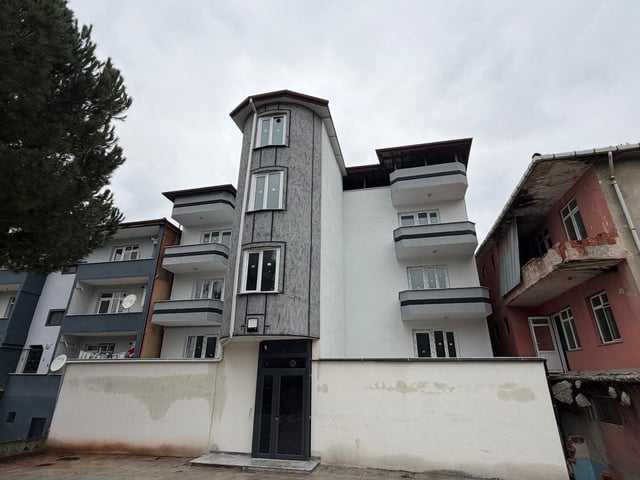 REMAX HÜR EMRAH TOSUN”DAN FERİZLİDE KİRALIK DAİRE