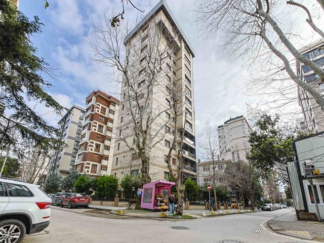 CADDEBOSTAN BAĞDAT CADDESİ YÜRÜME MESAFERSİNDE KATTA TEK SATILIK 3+1 DAİRE