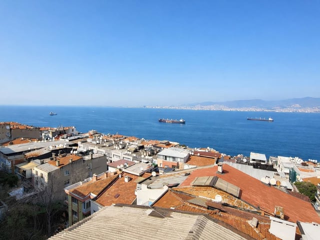MUHTEŞEM DENİZ MANZARSINA SAHİP SATILIK 2+1 DAİRE