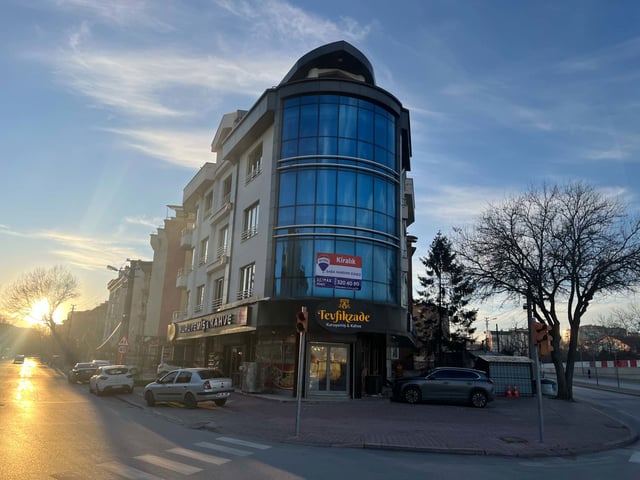 REMAX POINT'DEN HOCAFAKIH CADDESİ CEPHELİ KİRALIK GENİŞ 4+1