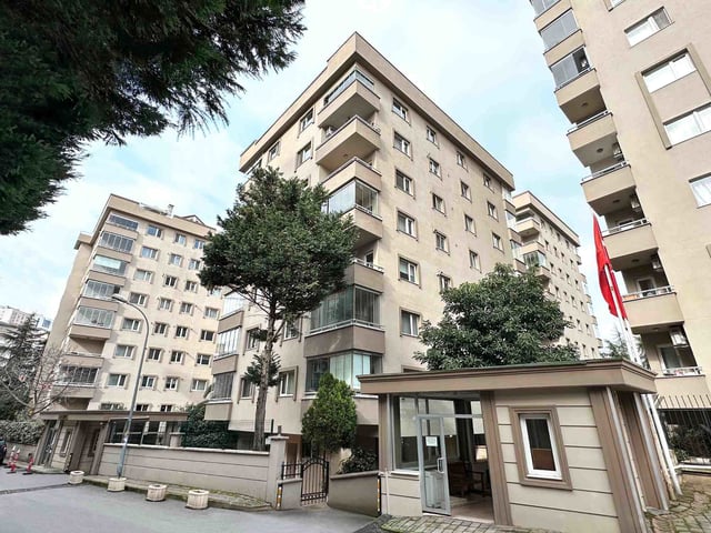 ATAŞEHIR ATAPOL SITESI'NDE GENIŞ 3+1 SATILIK DAIRE