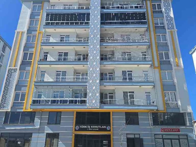 GÜVENEVLER TÜRK-İŞ KONUTLARINDA ÖNÜ AÇIK 3+1 | EBEVEYN BANYOLU | OTOPARKLI
