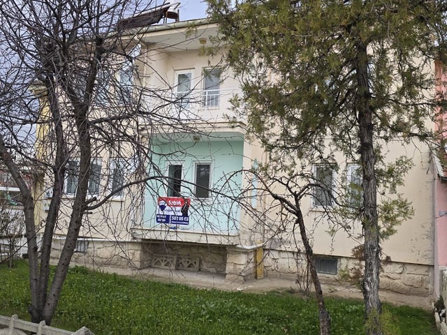 ORHANGAZİ MAHALLESİNDE SATILIK BAHÇELİ DEVLET HASTANESINE YAKIN 2+1 DAİRE