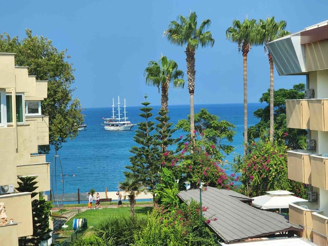 KEMER'DE DENİZE SIFIR SİTEDE 2+1 DENİZ MANZARALI SATILIK DAİRE