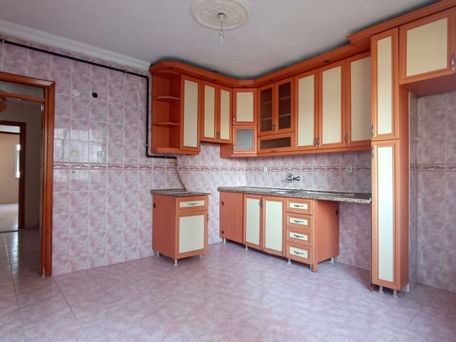 BUCA ÇAMLIKULE  2+1 KAPALI MUTFAK , DOĞALGAZ , ARAKAT KIRALIK