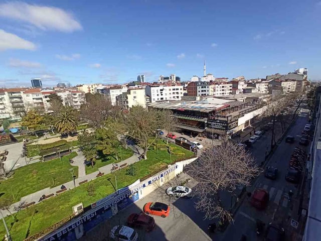 ​SAĞMALCILAR METRO YANI / PARK CEPHELİ / ÖNÜ TAMAMEN AÇIK