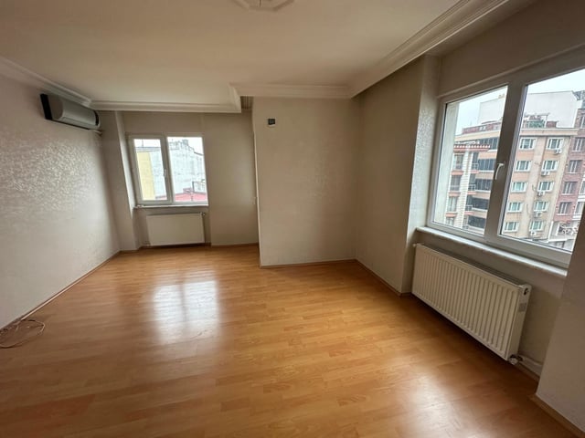 BAYRAMPAŞA KARTALTEPE MAHALLESİNDE KİRALIK KÖŞE BAŞI 2+1 DAİRE.