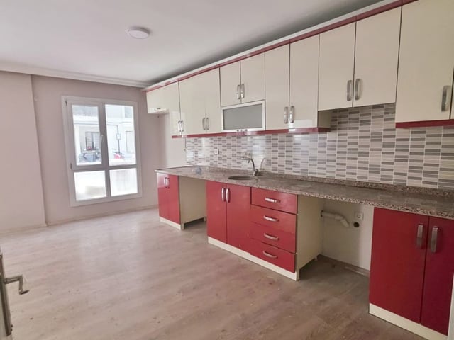 DİKİLİ SALİMBEY MAHALLESİ’NDE KİRALIK ARAKAT 2+1 DAİRE