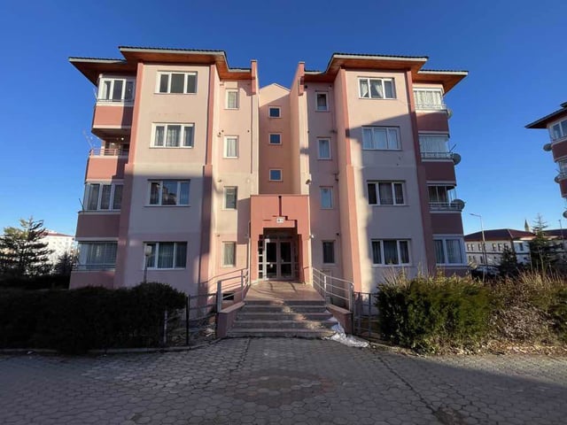 RE/MAX CENTRAL'DAN-CEZAEVİ TOKİ-2+1 -BAKIMLI-KİRALIK