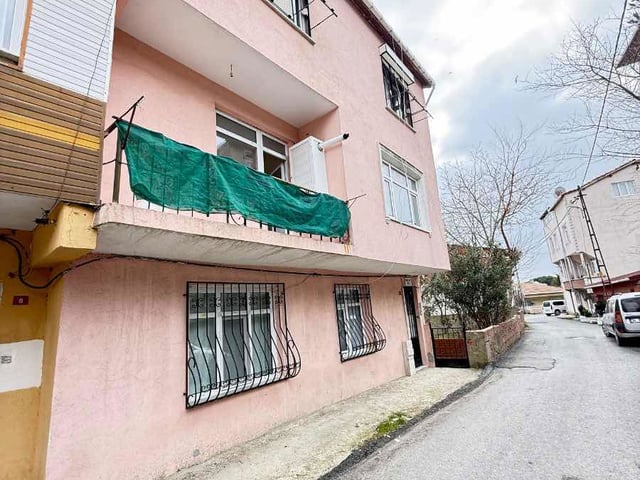 SARIYER MADEN’DE OTOBÜS DURAĞINA YAKIN, BALKONLU ARA KAT 1+1 KIRALIK DAIRE