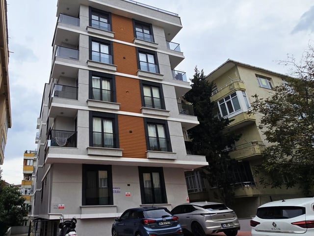 GEBZE MERKEZDE YILDIZ CADDESİNDE ÖN CEPHELİ SATILIK 5+1 DUBLEX