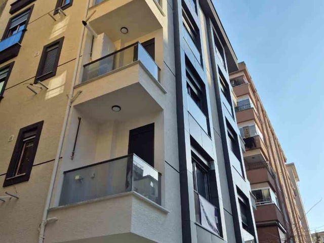 ATALAR'DA MARMARAY VE MİNİBÜSE 5 DK YÜRÜME MESAFESİNDE 2+1 SIFIR DAİRE