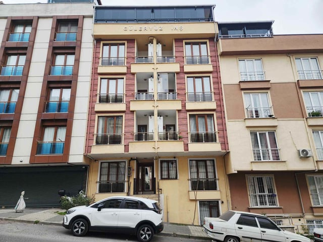 MALTEPE ZÜMRÜTEVLERDE MERKEZİ KONUM GENİŞ EŞYALI SATILIK DAİRE