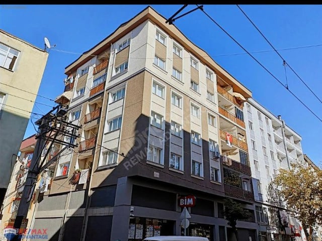 REMAX ADVANTAGE HACISEYFETTİN MH DE MERKEZİ LOKASYON 3+1 DAİRE