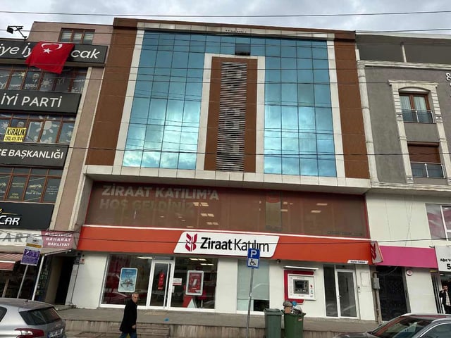 KOCAELİ KÖRFEZ'DE MERKEZİ KONUMDA KİRALIK 1+1 GENİŞ DAİRE