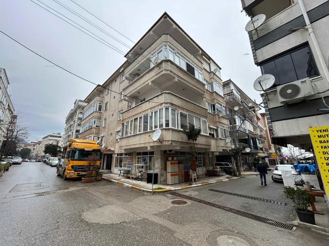 RE/MAX ŞEHİR'DEN ÇINARCIK MERKEZDE SATILIK DAİRE