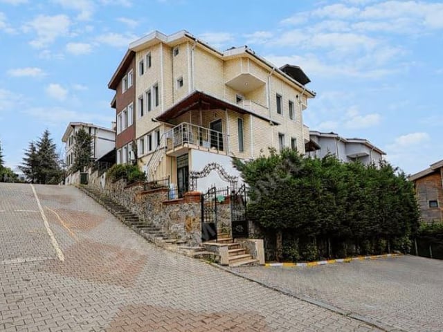 REMAX ÖNCÜ BEYKOZ SERKENT VILLALARI SITESI 5+1 KIRALIK VILLA