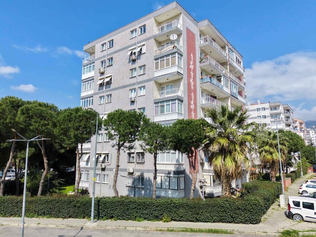 İZMIR BAYRAKLI MANAVKUYU SITE İÇERISINDE SATILIK 3+1 DAIRE