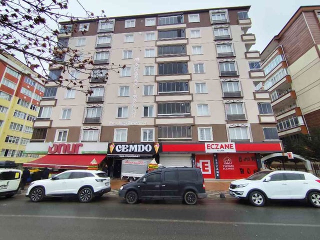 REMAX LAND'DEN ÇEKEN CADDE HER İMKAN ELİNİN ALTINDA FIRSAT 2+1