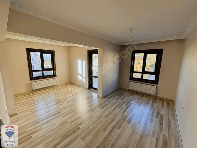 GÜNEŞEVLER MERKEZDE ASANSÖRLÜ SATILIK GENİŞ FERAH DAİRE
