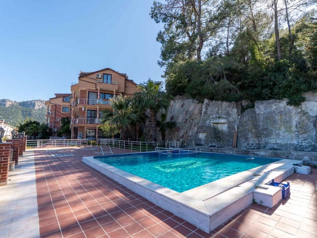 KEMER MERKEZDE SATILIK 2+1 DUBLEKS DAİRE HAVUZLU SİTE İÇİNDE/DE