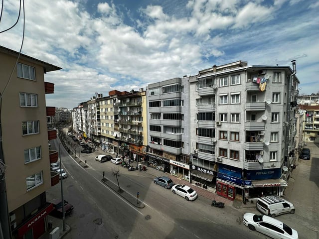 REMAX ADVANTAGE'DAN CADDEÜSTÜ YENİLENMİŞ 120M2 2+1