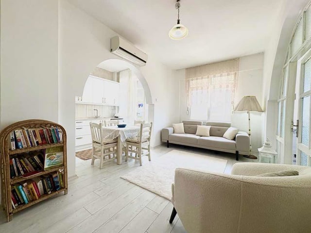 ÇEŞME MARİNAYA 300 METRE MESAFEDE CADDE ÜZERİNDE SATILIK 2+1 DAİRE