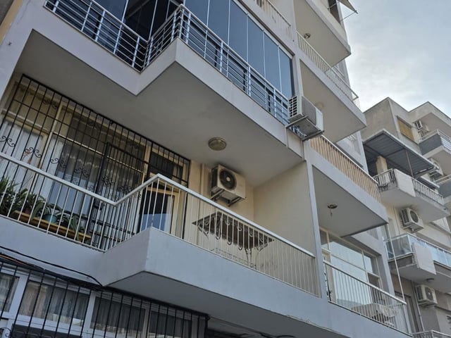 KARŞIYAKA ÇARŞIYA YAKIN GENIŞ IKI TERASLI 3+1 SATILIK DAIRE