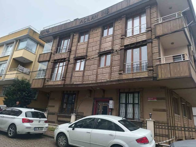 MERKEZ MAHALLESİNDE BELEDİYE VE KAYMAKAMLIĞA YAKIN KİRALIK 1+1 DAIRE