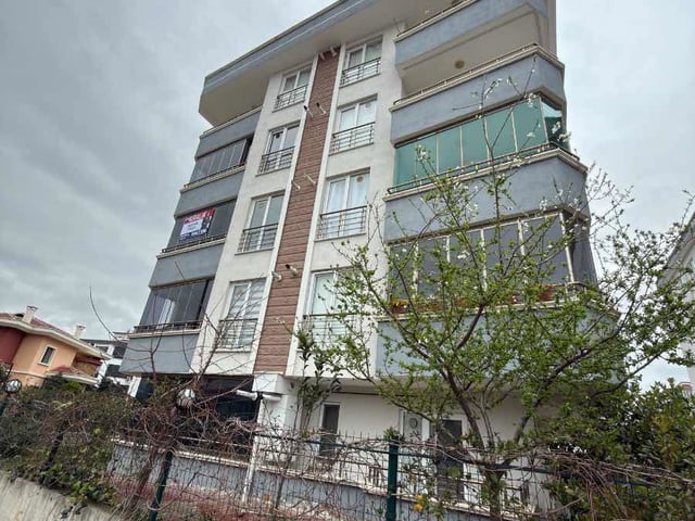 KÖRFEZ'DE TRAMVAYA YAKIN KİRALIK 2+1 DAİRE