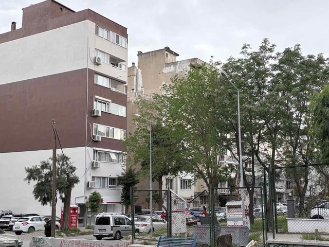 BORNOVA ERZENE MAH.’DE EVKA-3 METROYA YÜRÜME MESAFESINDE SATILIK 3+1 DAIRE