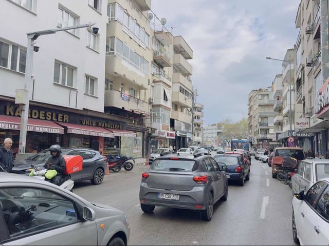 ŞİRİNYER MENDERES CADDESİ ÜZERİ SATILIK 160M2 DAİRE
