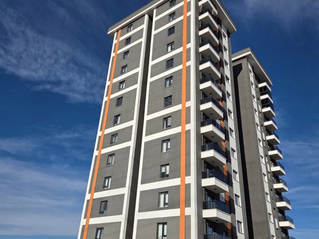 SİNCAN BULVAR Z SİTESİNDE ARAKAT GÜNEYBATI CEPHELİ BOŞ 1+1 DAİRE