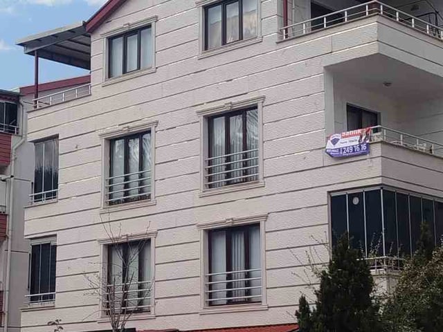 REMAX BEYAZ ÇALI GÜMÜŞLÜKTE ÇİFT GİRİŞLİ DUBLEKS 4+1 DAİRE
