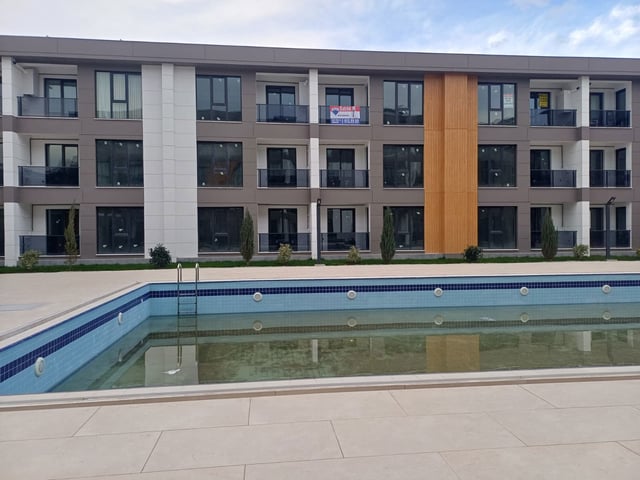 AKYOL LOUNGE SITESI'NDE 3. KAT 1+1 KIRALIK DAIRE