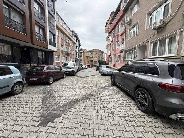 ÜSKÜDAR MURAT REİS’TE KİRALIK EŞYALI 1+1 | BAHÇE TERASLI | METROYA 500 METRE