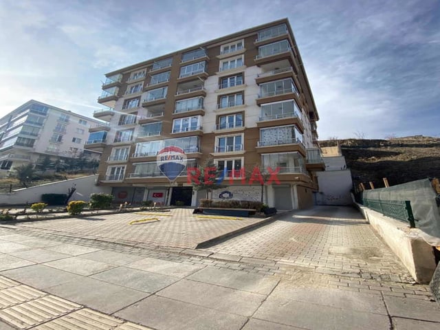 ÇANKAYA MİMAR SİNAN MAHALLESINDE CADDE ÜSTÜ 3+1 SATILIK DAIRE